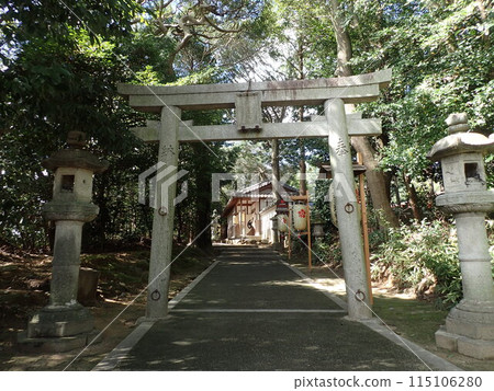 鰻魚座塔神玉神社位於奈良縣奈良市法華寺町的平城宮遺址上,古文獻中也寫鰻魚鰻、鰻魚鰻、鰻魚鰻。 鰻魚座塔神玉神社位於奈良縣奈良市法華寺町的平城宮遺址上,古文獻中也寫鰻魚鰻、鰻魚鰻、鰻魚鰻。 115106280