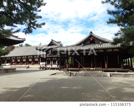 唐招提寺位於奈良縣奈良市,是唐代僧侶鑑真從朝廷手中繼承了新田部親王故居的遺址,並將其改為寺廟。 唐招提寺位於奈良縣奈良市,是唐代僧侶鑑真從朝廷手中繼承了新田部親王故居的遺址,並將其改為寺廟。 115106373