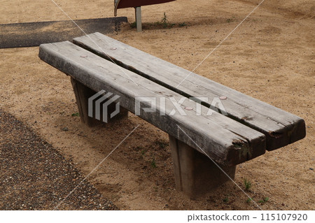 戶外木凳,水平拍攝 戶外木凳,水平拍攝 115107920