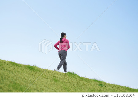 Middle-aged woman running in sportswear 115108104