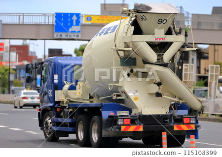 Agitator truck (concrete mixer truck) 115108399