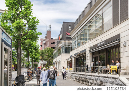 東京澀谷區代官山主要街道八幡通的時尚街景 115108784