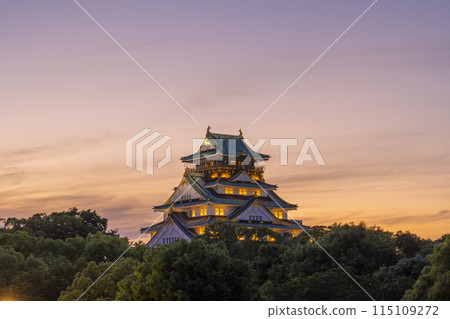 Sunset sky and Osaka Castle tower 115109272