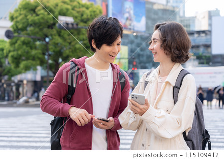 Foreign tourist couple traveling in Tokyo (inbound) Foreign tourist couple traveling in Tokyo (inbound) 115109412