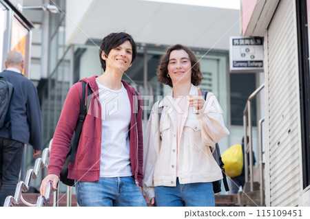 Foreign tourist couple traveling in Tokyo (inbound) Foreign tourist couple traveling in Tokyo (inbound) 115109451
