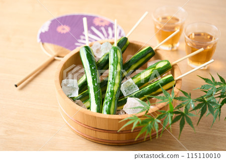 Pickled cucumbers arranged in a tub 115110010