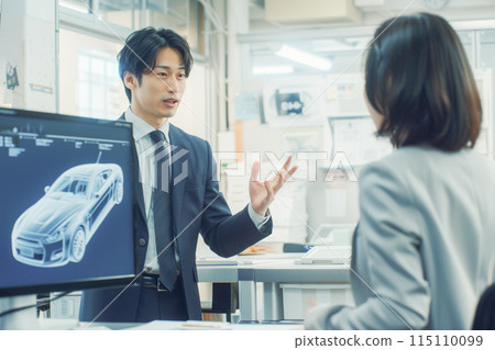 設計師男女就汽車設計交換意見_3 115110099