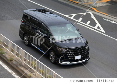 運動中的小型貨車 115110248