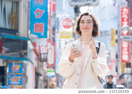 前往東京的女性外國遊客（入境） 115110359