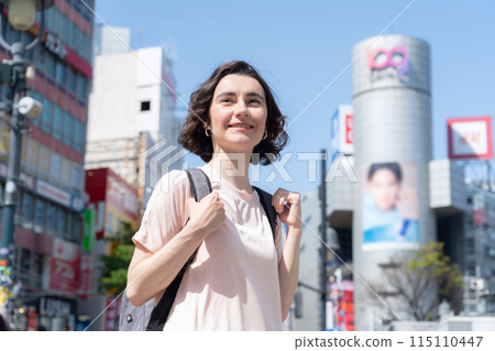 Foreign tourists traveling in Tokyo (inbound) 115110447