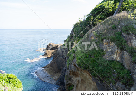 從卡智山登山道(山陰海岸地質公園)看到的景色 從卡智山登山道(山陰海岸地質公園)看到的景色 115110997