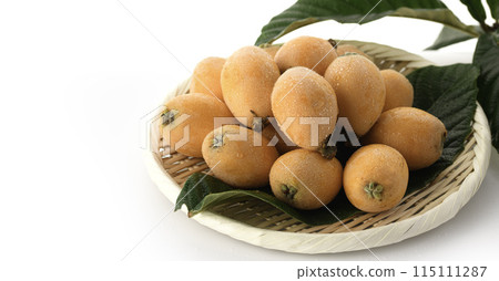 Taste of early summer: Loquat (Kagawa Prefecture) Daiyakuoju white background 115111287
