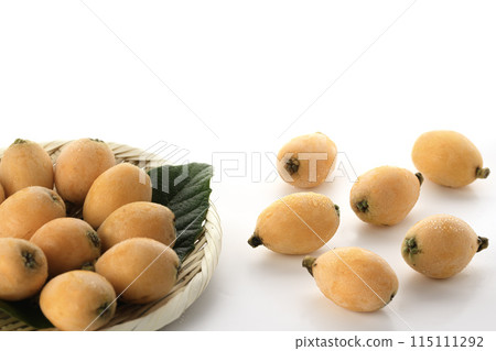 初夏的味道-枇杷（香川縣產），大藥樹，白色背景 115111292
