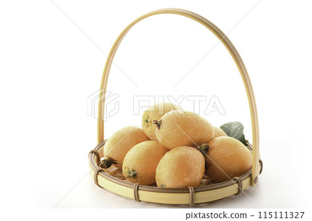 Taste of early summer: Loquat (Kagawa Prefecture) Daiyakuoju white background 115111327