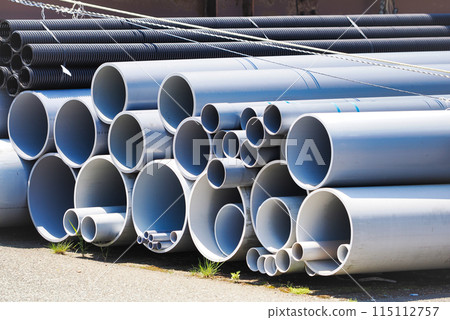 各種尺寸的堆疊PVC管 115112757