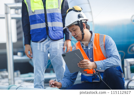 Team engineer holding tablet working at rooftop building construction. 115112927
