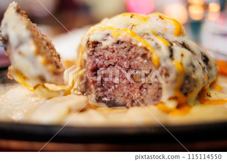 White sauce hamburger (cut) 115114550