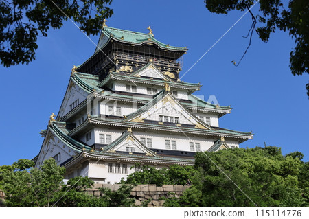 大阪城公園，從 Towerman 休息室看到的新鮮綠色大阪城，初夏，夏季，春天，大阪城，大阪觀光，陽光明媚的日子大阪城 115114776