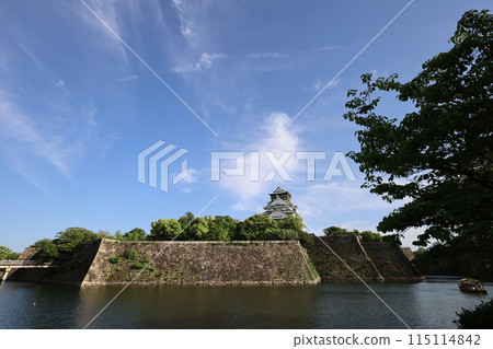 Osaka Castle Park, Osaka Castle with fresh greenery as seen from the lounge of a high-rise apartment building, early summer, summer, spring, Osaka Castle, Osaka sightseeing, Osaka Castle on a clear day 115114842