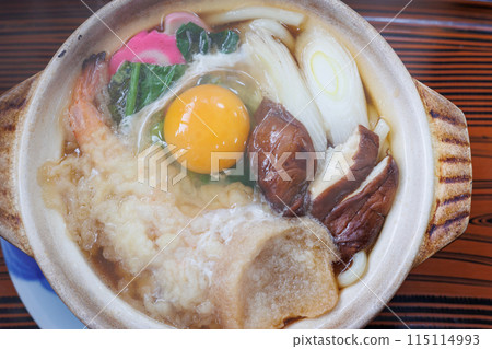 Nabeyaki udon at a restaurant near the sea (Rokkasho Village, Aomori Prefecture) Nabeyaki udon at a restaurant near the sea (Rokkasho Village, Aomori Prefecture) 115114993