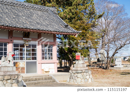 [關西本線]特快列車經過神社後面 115115197