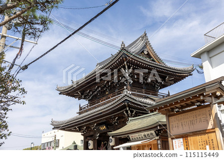 Hyogo Prefecture / Nakayama-dera Temple's mountain gate (photographed on April 13, 2024) 115115449