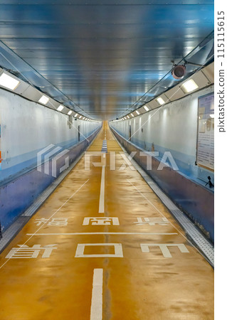 關門隧道連接分隔山口縣和福岡縣的關門海峽海底。走過海峽時的新發現。 115115615