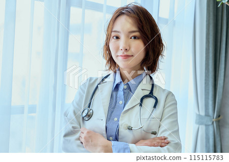 女醫生站在窗外 女醫生站在窗外 115115783