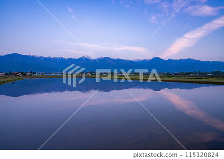 [初夏素材]初夏的安曇野田園風光和晨景[長野縣] 115120824