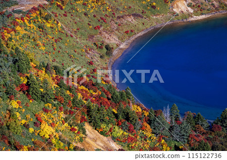 Lake Goshiki with autumn foliage as seen from Mount Issaikyo in the Azuma Mountain Range 115122736