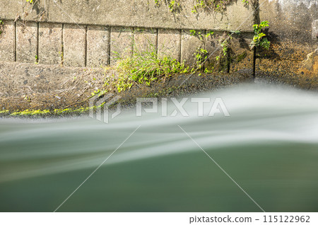 Flowing from Misuaraseki Weir to the Uji River, Fushimi Ward, Kyoto City 115122962