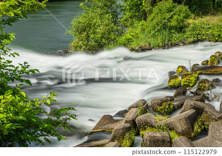 Flowing from Misuaraseki Weir to the Uji River, Fushimi Ward, Kyoto City 115122979