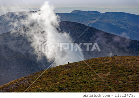 東連峰、一勢峽山、足立度母山的羽毛景觀 115124753