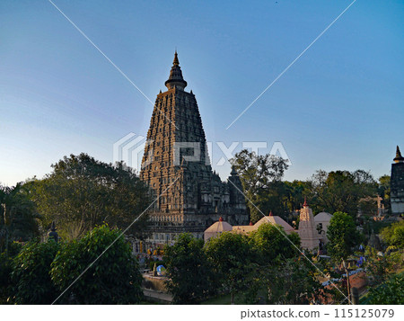 The main hall and the Great Seated Hall of the Mahabodhi Temple in Bodh Gaya, India, a UNESCO World Heritage Site where Buddha attained enlightenment 115125079