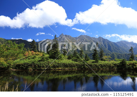 從北阿爾卑斯鏡平眺望矢鹿岳的壯麗景色 [9 月] 115125491