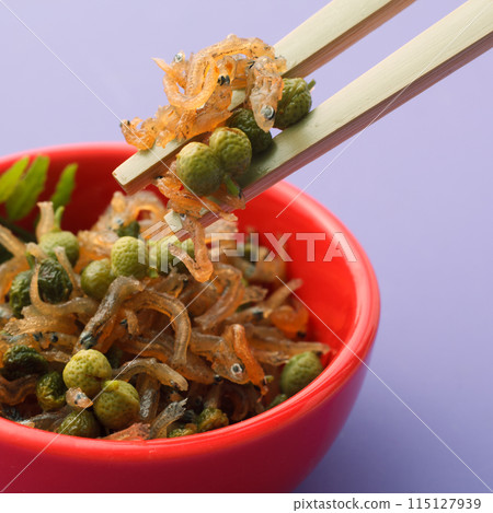 Chirimen Sansho (dried Japanese pepper) studio photography Chirimen Sansho (dried Japanese pepper) studio photography 115127939