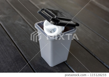 fluorescent light bulbs in a trash can fluorescent light bulbs in a trash can 115128233