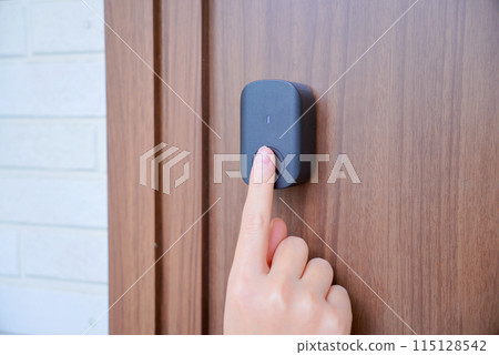孩子用指紋解鎖前門 孩子用指紋解鎖前門 115128542