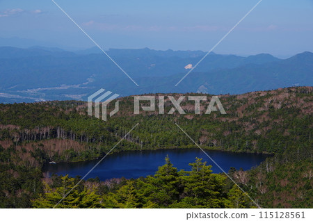 從長野縣小海町高見石上看到的白駒池風景 從長野縣小海町高見石上看到的白駒池風景 115128561