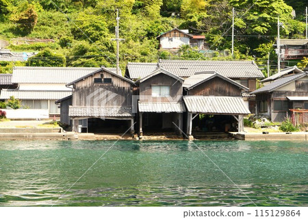 This is the northern tip of the Tango Peninsula, where the boathouses of Ine are located. 115129864
