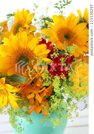 Sun flower arrangement 115130297