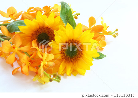 Bouquet of sunflowers and mochella 115130315