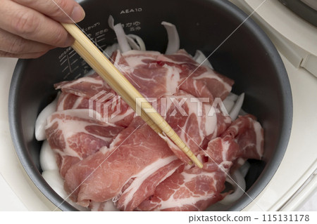 Rice cooker dish: Nikujaga (beef and potatoes) 115131178