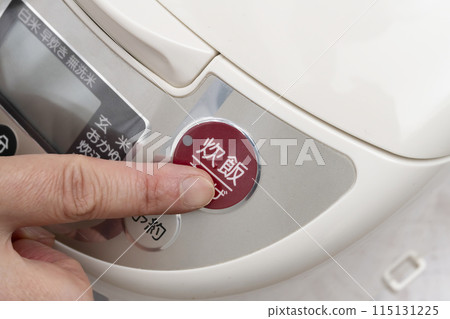 打開電鍋肉馬鈴薯開關 115131225