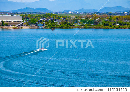 [Lake Biwa scenery] Marine blue view from Lake Biwa Bridge 115131523