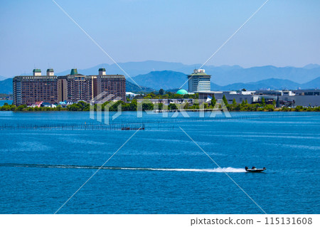 [Lake Biwa scenery] Marine blue view from Lake Biwa Bridge 115131608