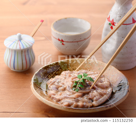 使用國產魷魚製成的鹽漬魷魚 115132250