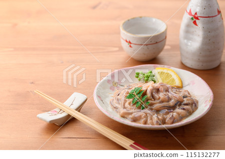 使用國產魷魚製成的鹽漬魷魚 使用國產魷魚製成的鹽漬魷魚 115132277