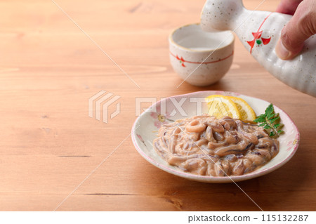 使用國產魷魚製成的鹽漬魷魚 115132287