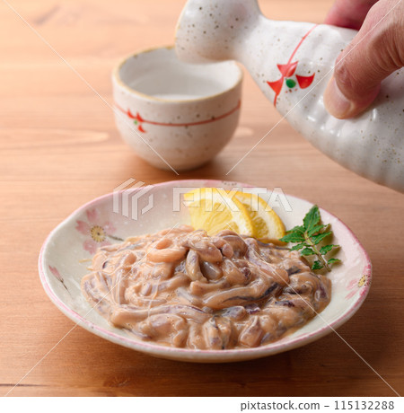 使用國產魷魚製成的鹽漬魷魚 115132288